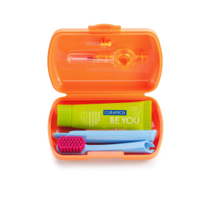 Купить: Curaproxs Be You набор дорожный в оранжевом боксе: щетка зубная складная, паста, набор межзубных ершиков с держателем