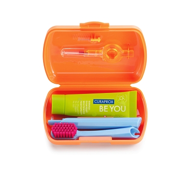 Купить Curaproxs Be You набор дорожный в оранжевом боксе: щетка зубная складная, паста, набор межзубных ершиков с держателем